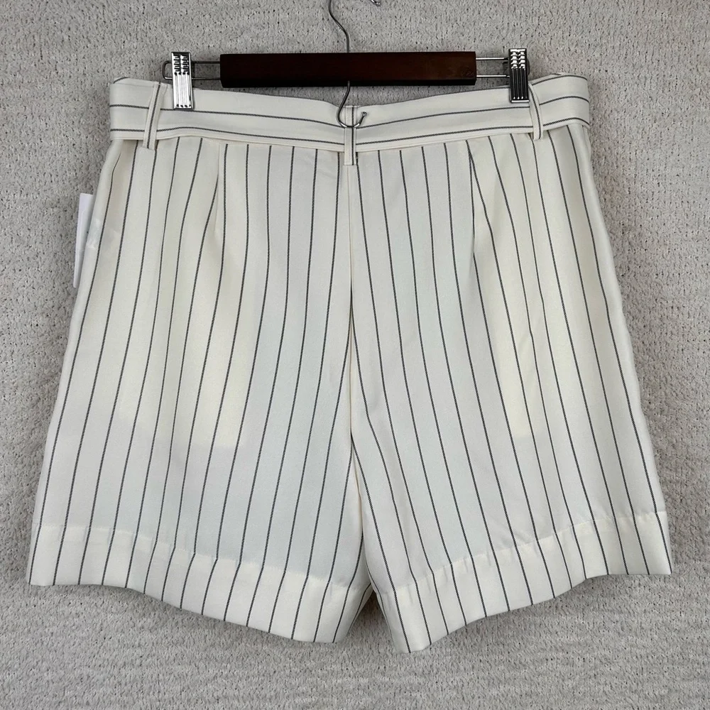 89th + Madison Shorts Womens 6 Ivory‎ Black Pin Stripe Boho Beach High Waist